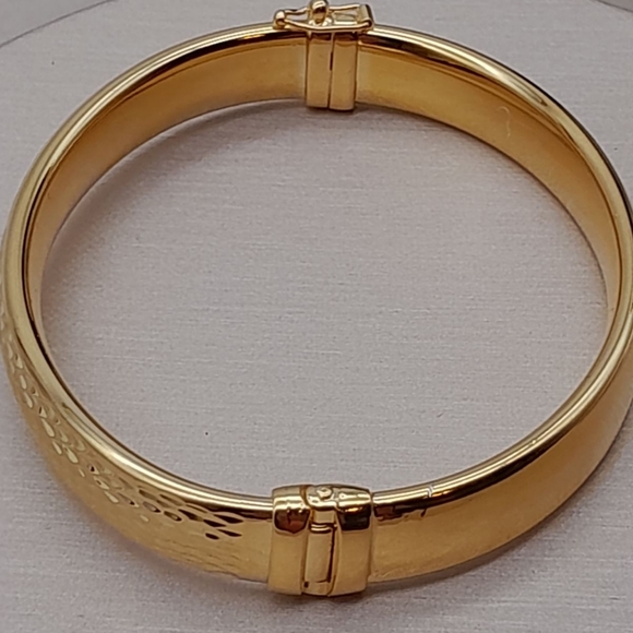 18k YELLOW GOLD OVER BRONZE DIAMOND CUT BANGLE BRACELET SIZE 8 - Picture 7 of 9